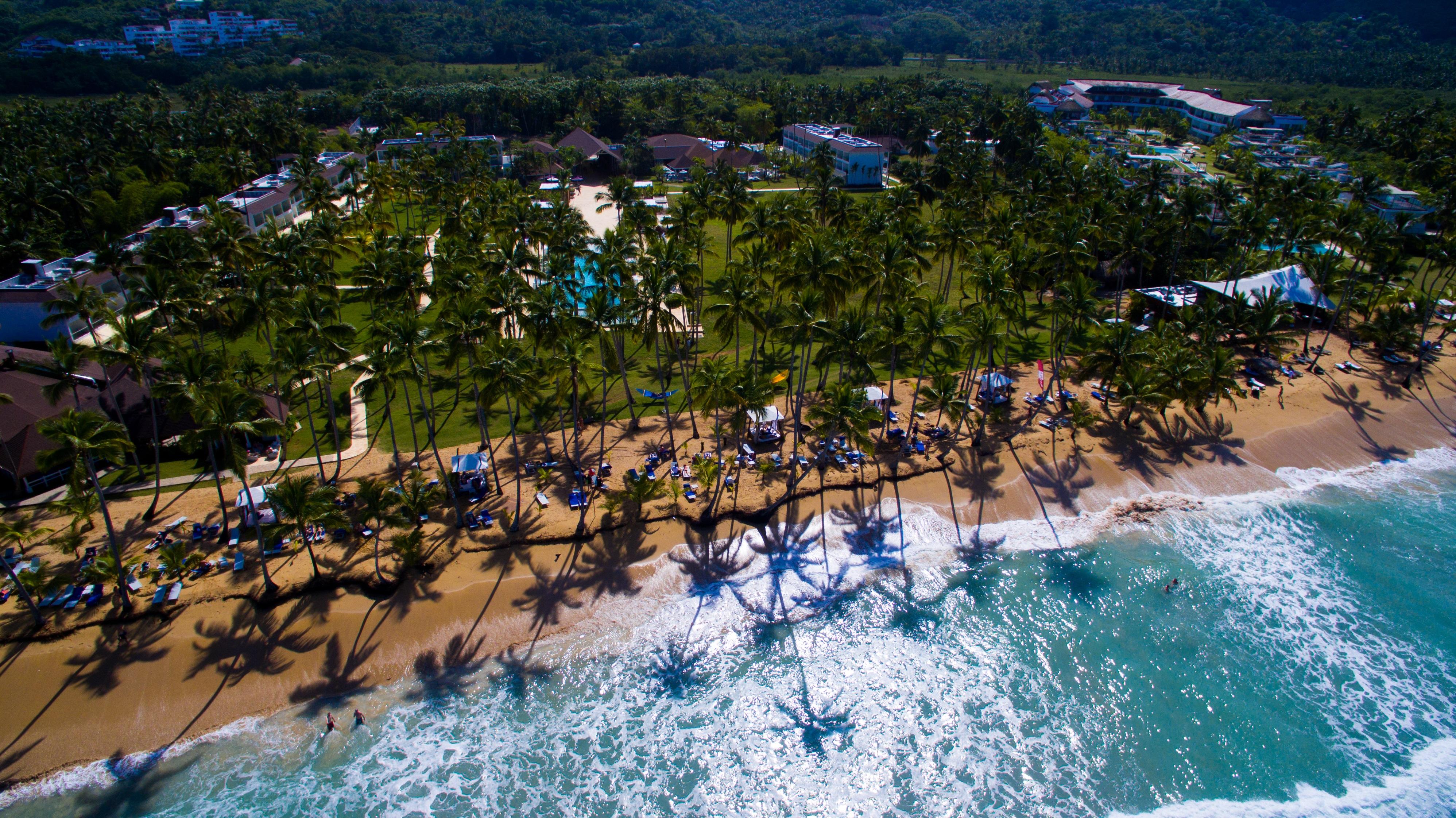 Viva V Samana By Wyndham, A Trademark Adults All Inclusive Las Terrenas Ngoại thất bức ảnh Aerial view of the beach