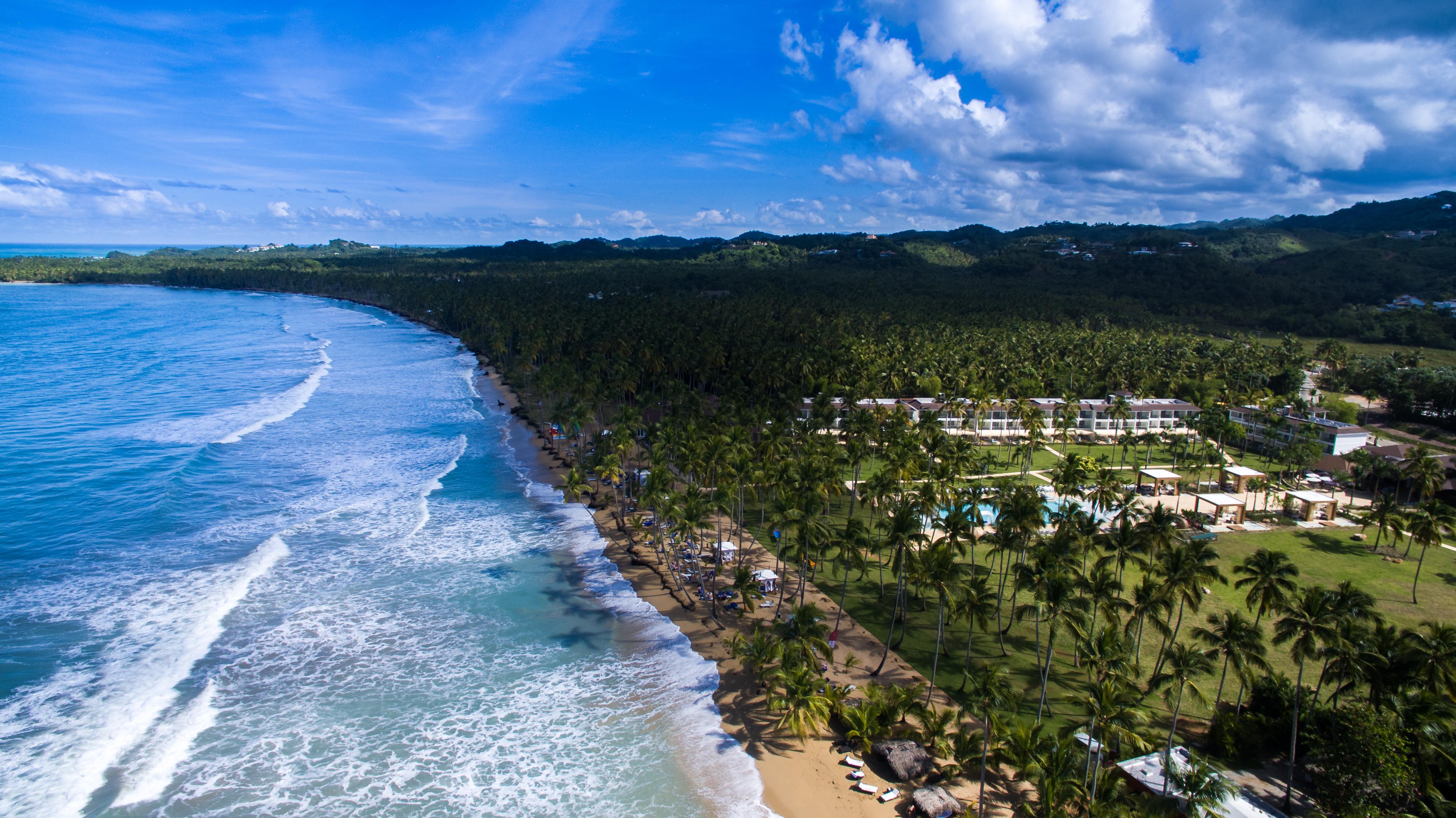 Viva V Samana By Wyndham, A Trademark Adults All Inclusive Las Terrenas Ngoại thất bức ảnh Aerial view of the beach