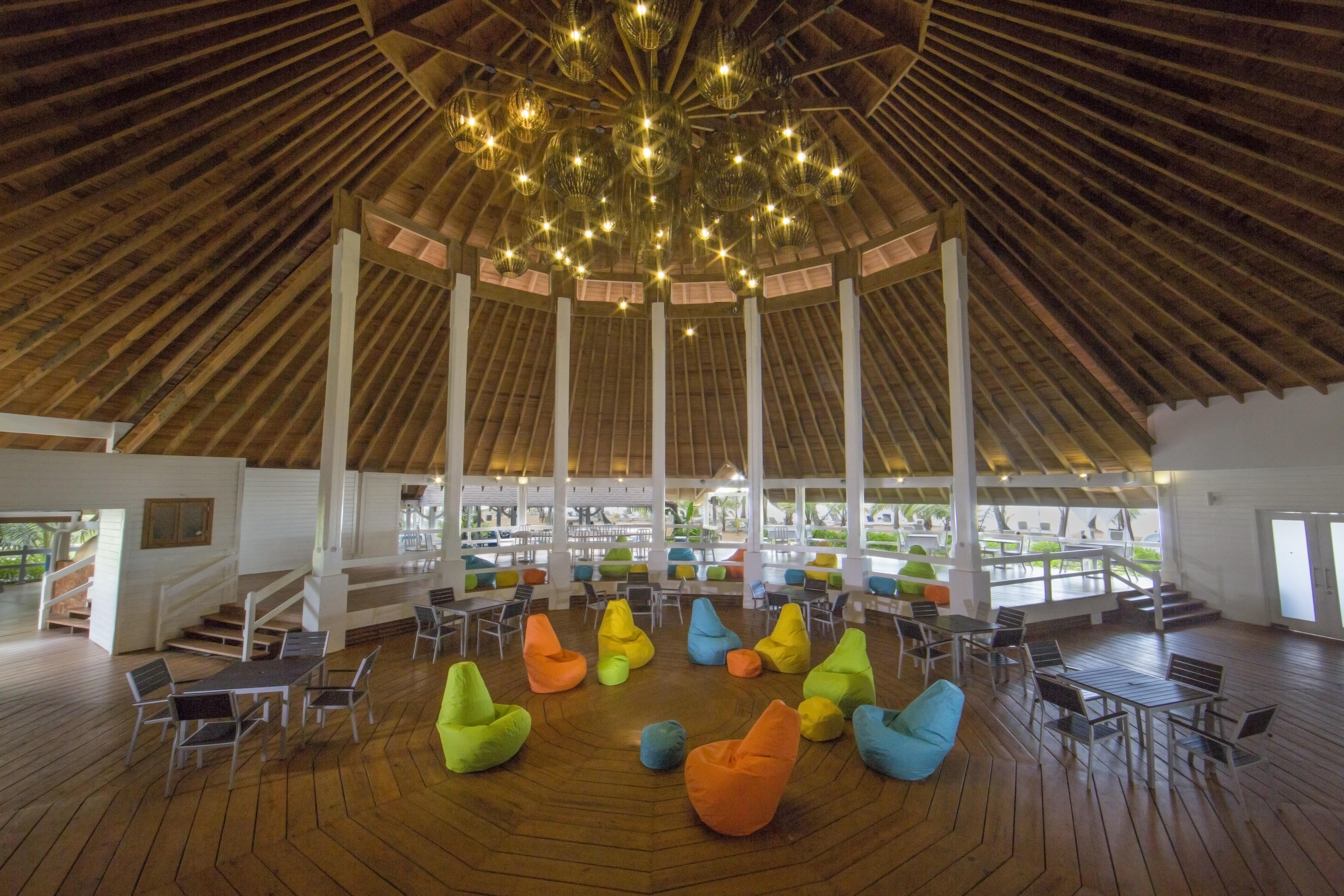 Viva V Samana By Wyndham, A Trademark Adults All Inclusive Las Terrenas Ngoại thất bức ảnh The interior of the library