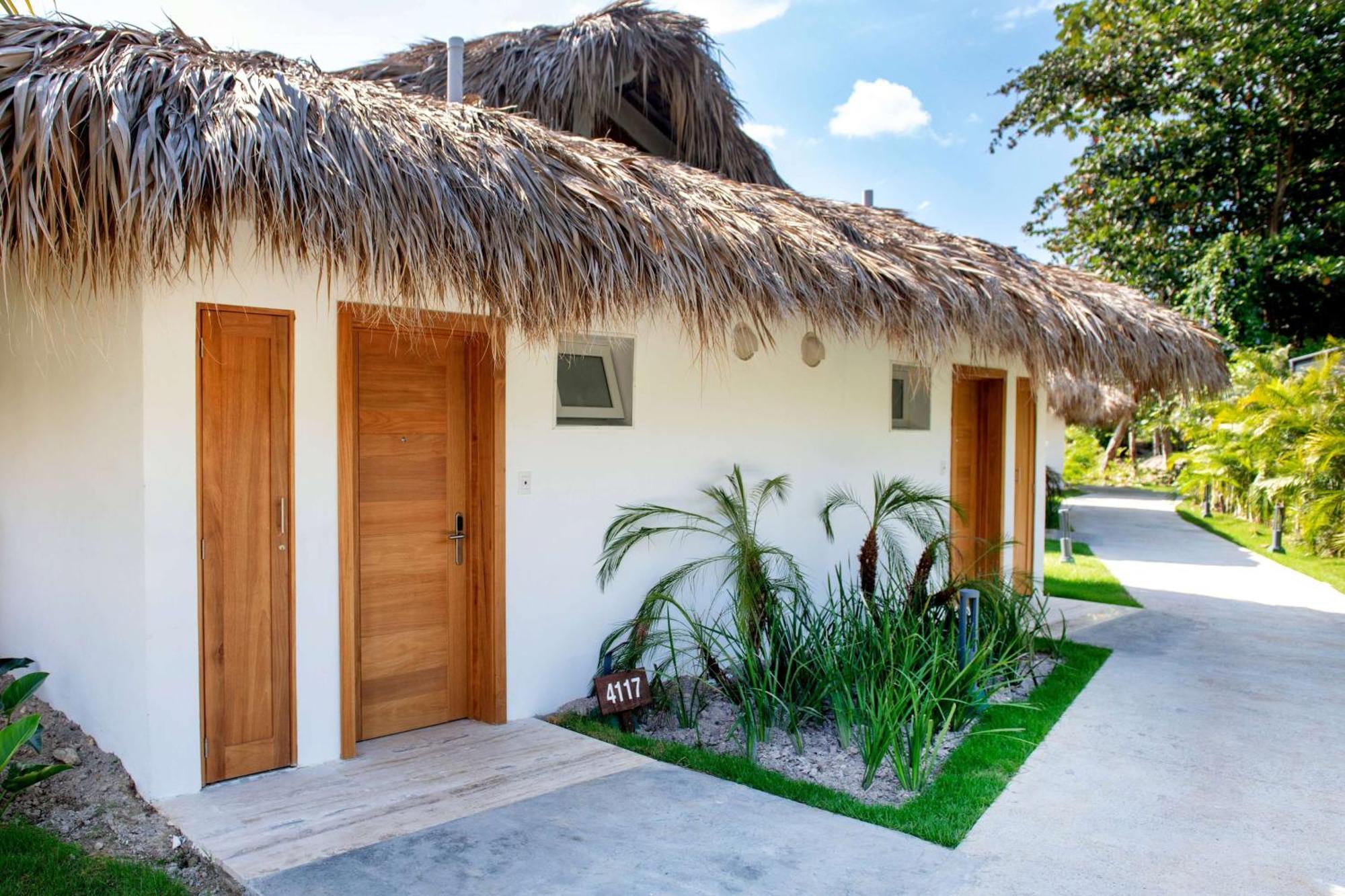 Viva V Samana By Wyndham, A Trademark Adults All Inclusive Las Terrenas Ngoại thất bức ảnh The bathrooms at the resort