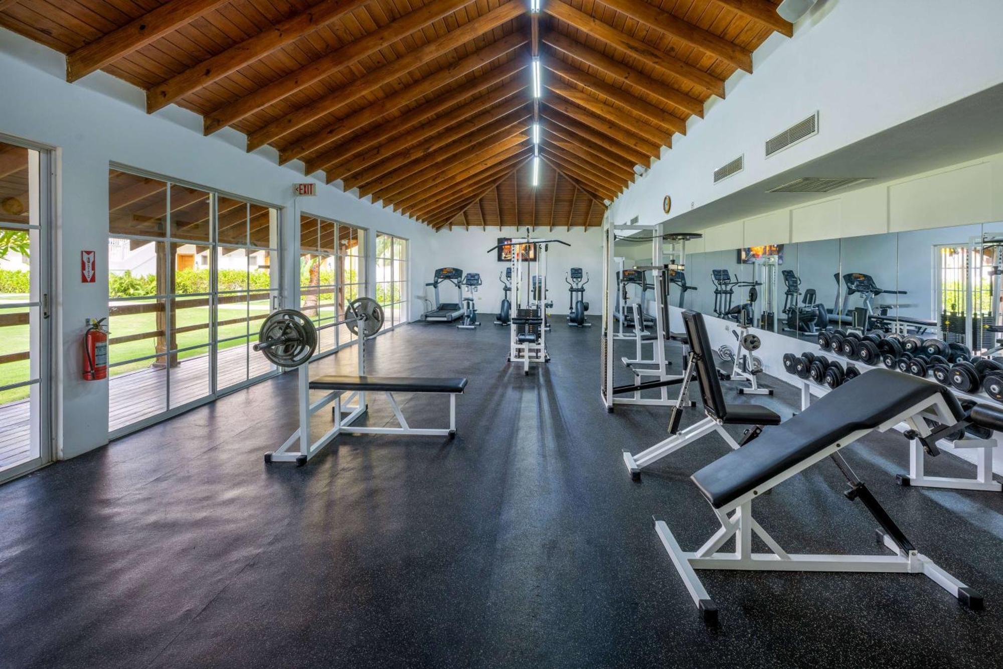 Viva V Samana By Wyndham, A Trademark Adults All Inclusive Las Terrenas Ngoại thất bức ảnh The gym at the resort